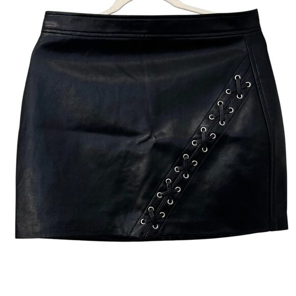 NWT [BLANK NYC ] Black Vegan Leather Mini Skirt - Picture 3 of 11